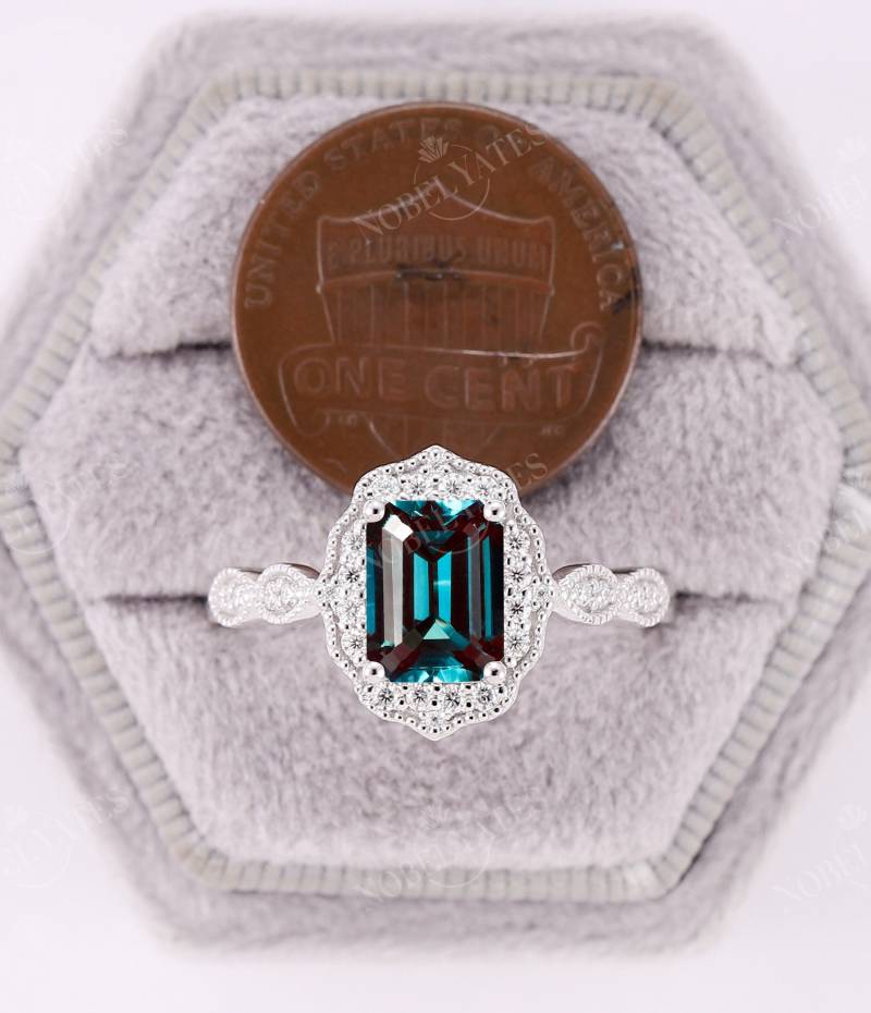 Laborring Alexandrit Verlobungsring Smaragdschliff Achteck Ring Vintage Diamantring Weißgold Brautring Jahrestagsring von NyFineJewelry