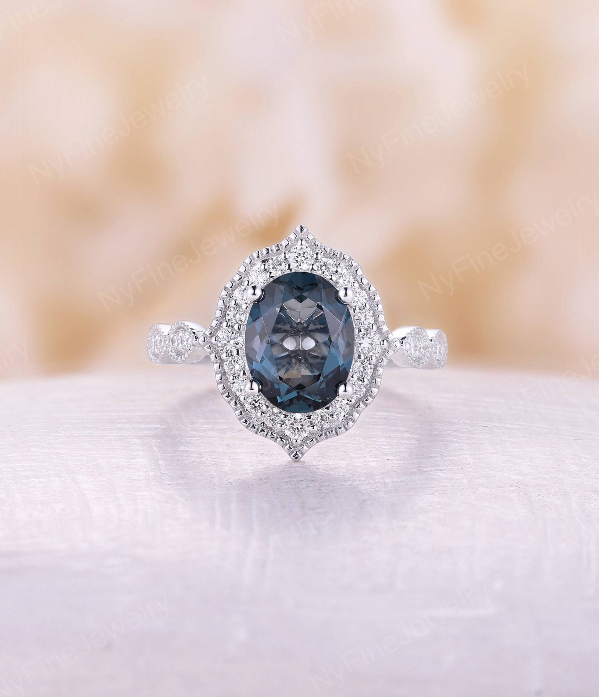 London Blue Topas Verlobungsring Vintage Oval Weißgold Ring Art Deco Diamant Halo Braut Halbe Ewigkeit Jahrestag Versprechen von NyFineJewelry