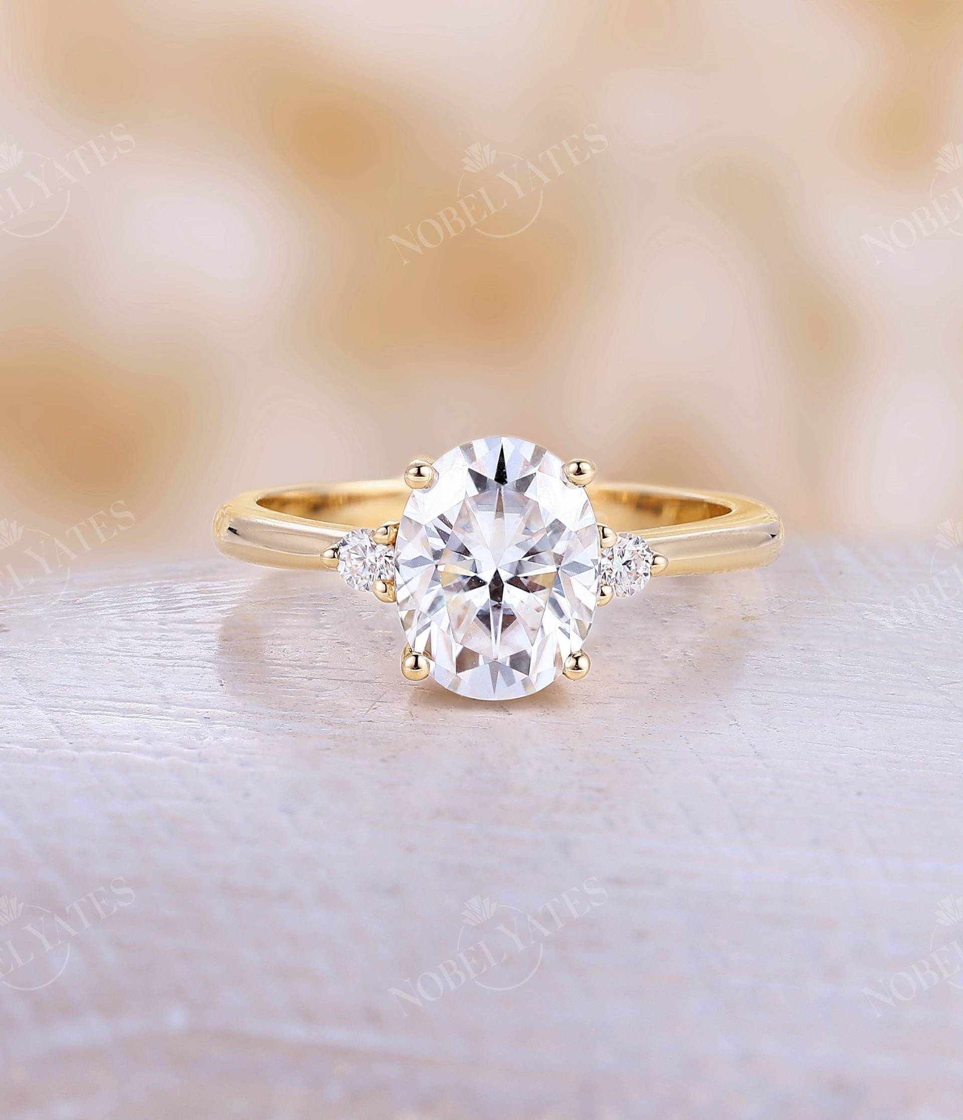 Moissanit Ring Verlobungsring Ovaler Vintage Einfacher Diamantring Gelbgoldring Brautring Prongring Jubiläumsring von NyFineJewelry