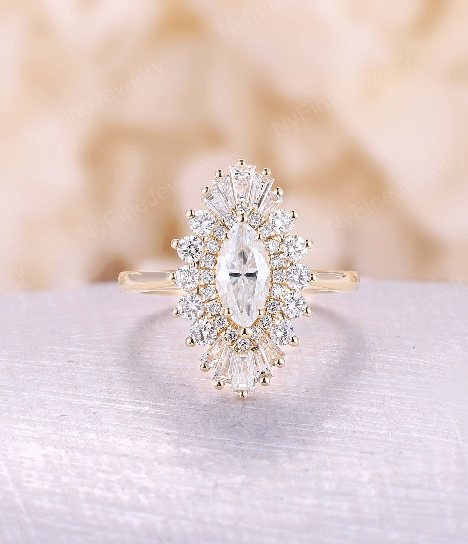 Moissanite Verlobungsring Marquise Schnitt Vintage Gelbgold Baguette Diamant/Zirkonia Halo Art-Deco-Ring Brautring Jubiläumsring von NyFineJewelry