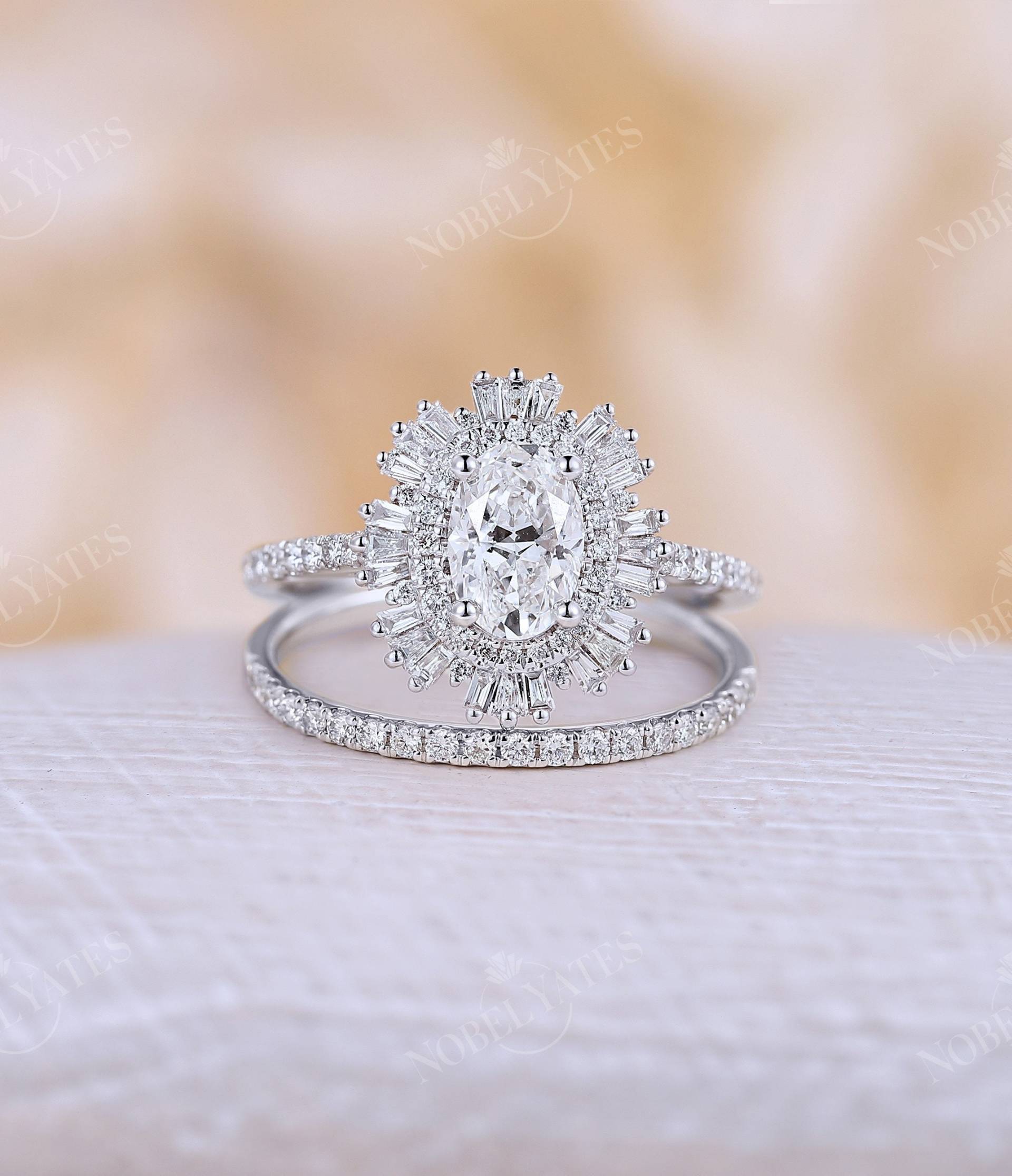 Moissanite Verlobungsring Set Ovalschliff Ring Halbe Ewigkeit Halo Doppel Diamantring Zirkonia Braut von NyFineJewelry