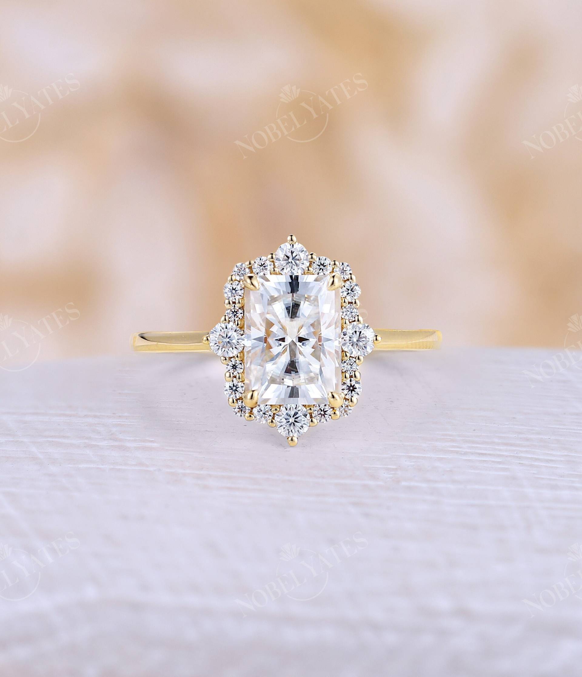 Moissanite Verlobungsring Strahlender Ring Gelbgold Halo-Ring Moissanit Diamantring Vintage Jubiläumsring von NyFineJewelry