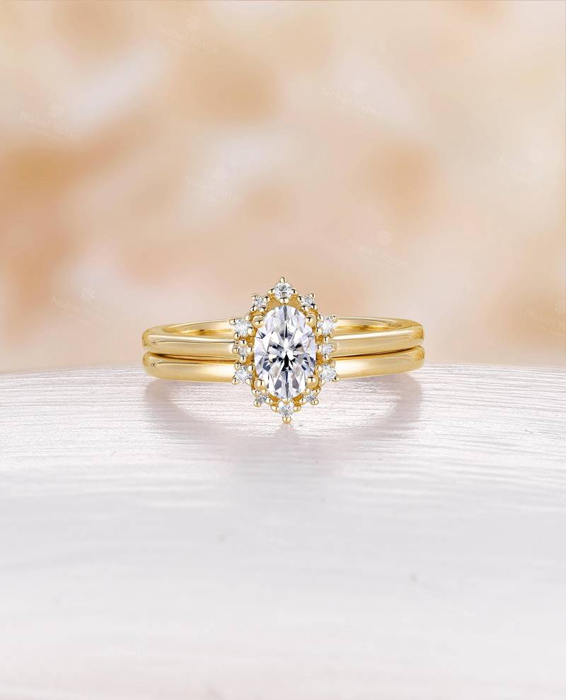 Oval Lab Gewachsene Diamant Verlobungsring Set, 18K Gold Ehering, Halo Brautring Moissanit Ring Versprechensring Für Frauen von NyFineJewelry