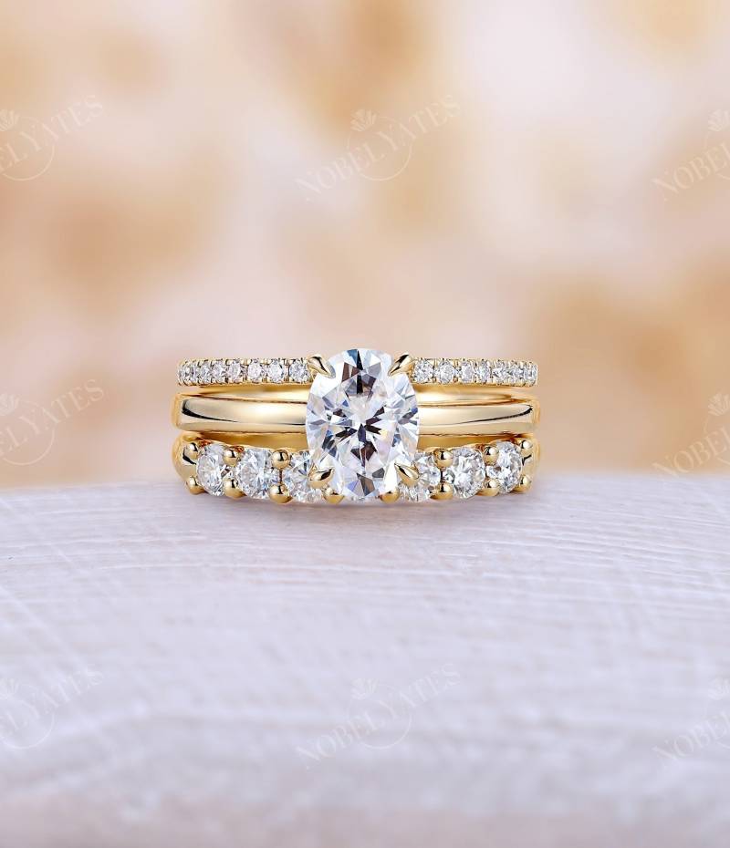 Oval Moissanite Verlobungsring Set Gelbgold Vintage Ring Dreiteiler Braut Prong Ehering Passender von NyFineJewelry