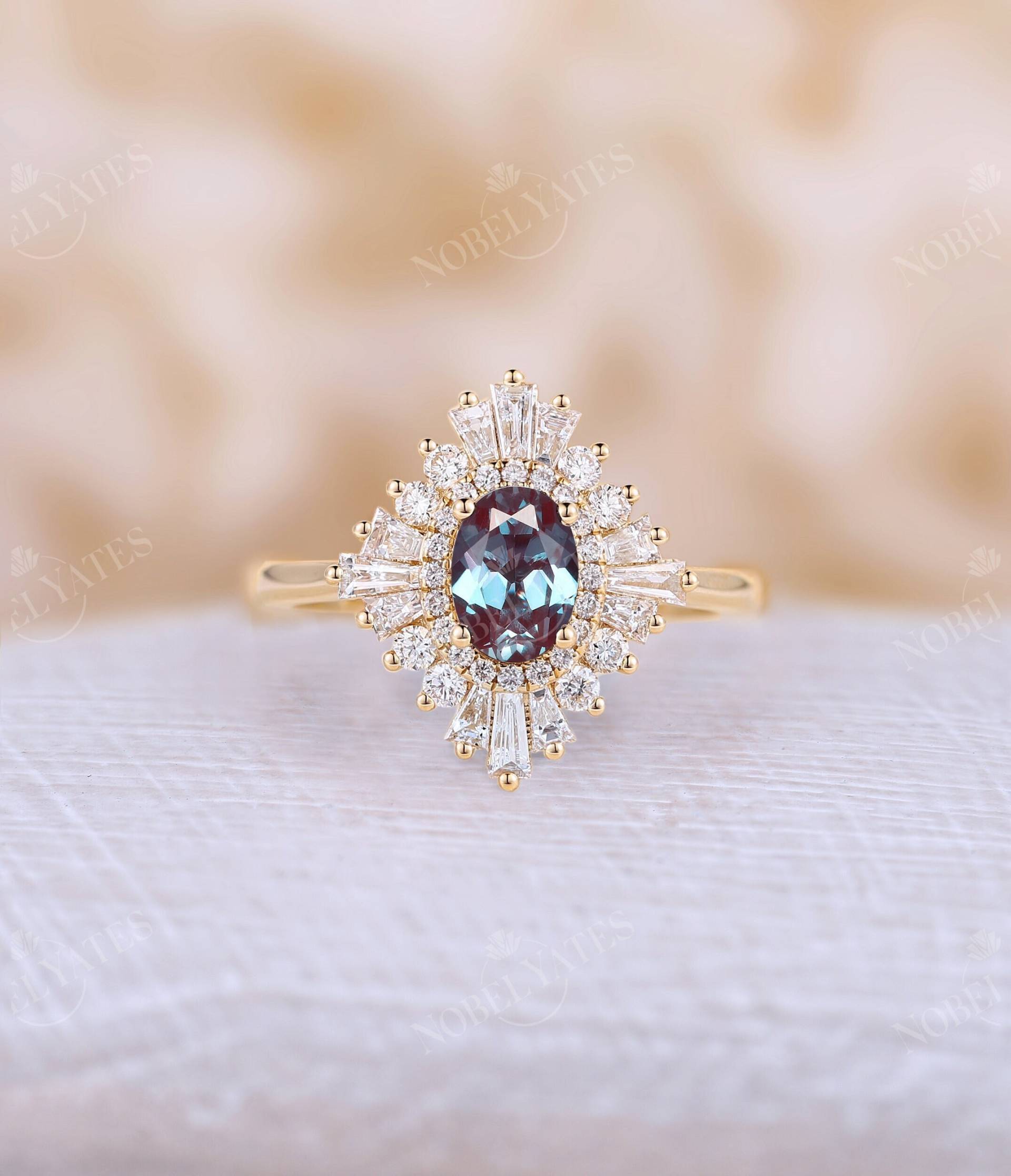 Ovalschliff Alexandrit Ring Gelbgoldring Doppelter Haloring Diamantring Cz Baguette Steine Vintage Art Deco Zarter von NyFineJewelry