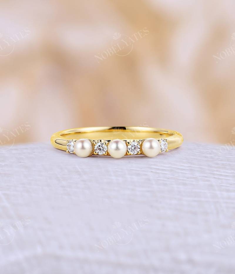 Perle Gerader Ehering Gelbgoldring Moissanitring Vintage Diamant Band Akoya Art Deco Ring Jubiläumsring von NyFineJewelry