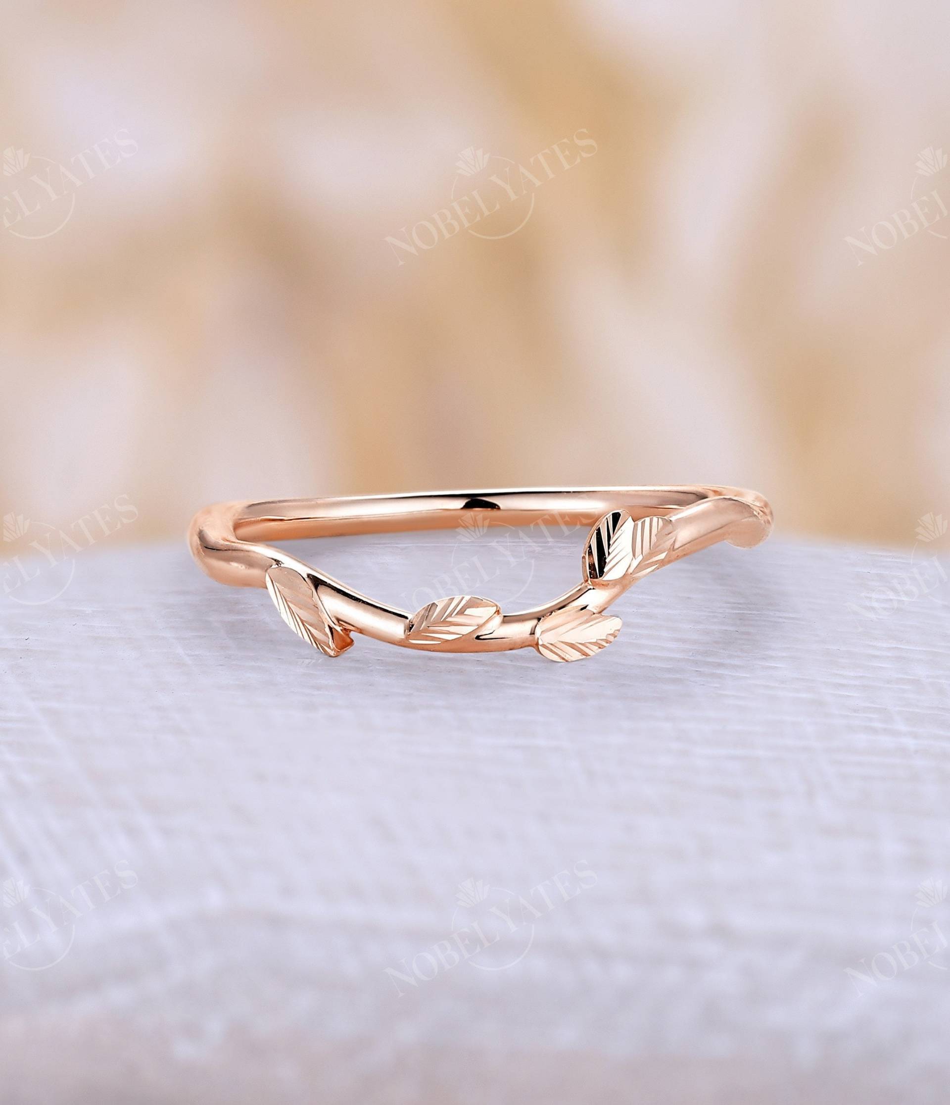 Schlichter Goldener Geschwungener Ehering Roségoldring Blattstilring Passender Stapelring Ring Unikatring Brautring Jahrestagsring von NyFineJewelry