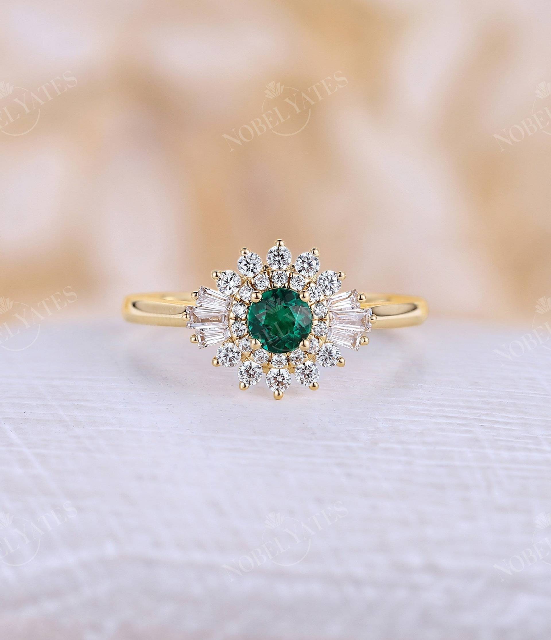 Smaragd Vintage Verlobungsring Rundschliffring Gelbgoldring Art-Deco-Ring Baguettering Diamantring Baguette Cz-Ring Jubiläumsring von NyFineJewelry
