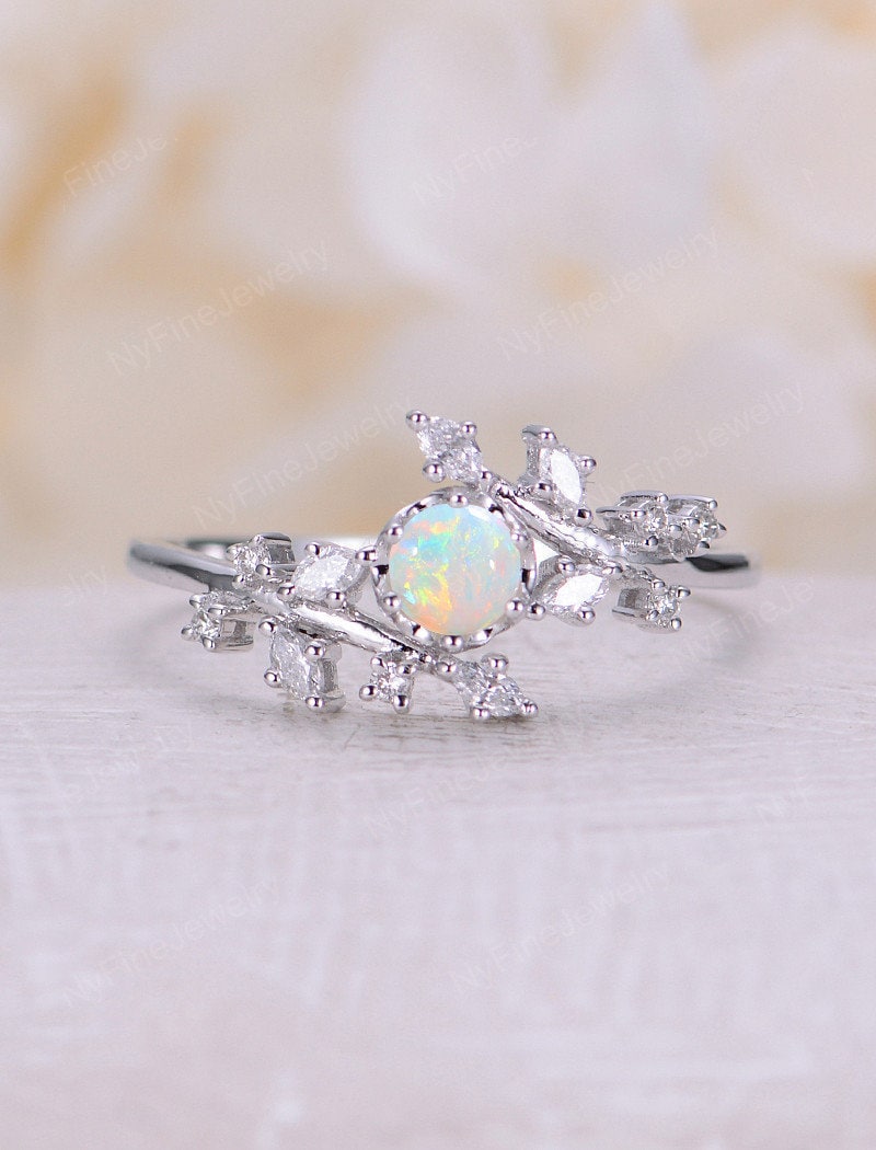 Bereit Zum Versand 14K Roségold | 8Us Opal-Verlobungsring, Roségold-Diamant-Cluster-Ring, Zarter Blatt-Hochzeits-Jubiläumsring von NyFineJewelry