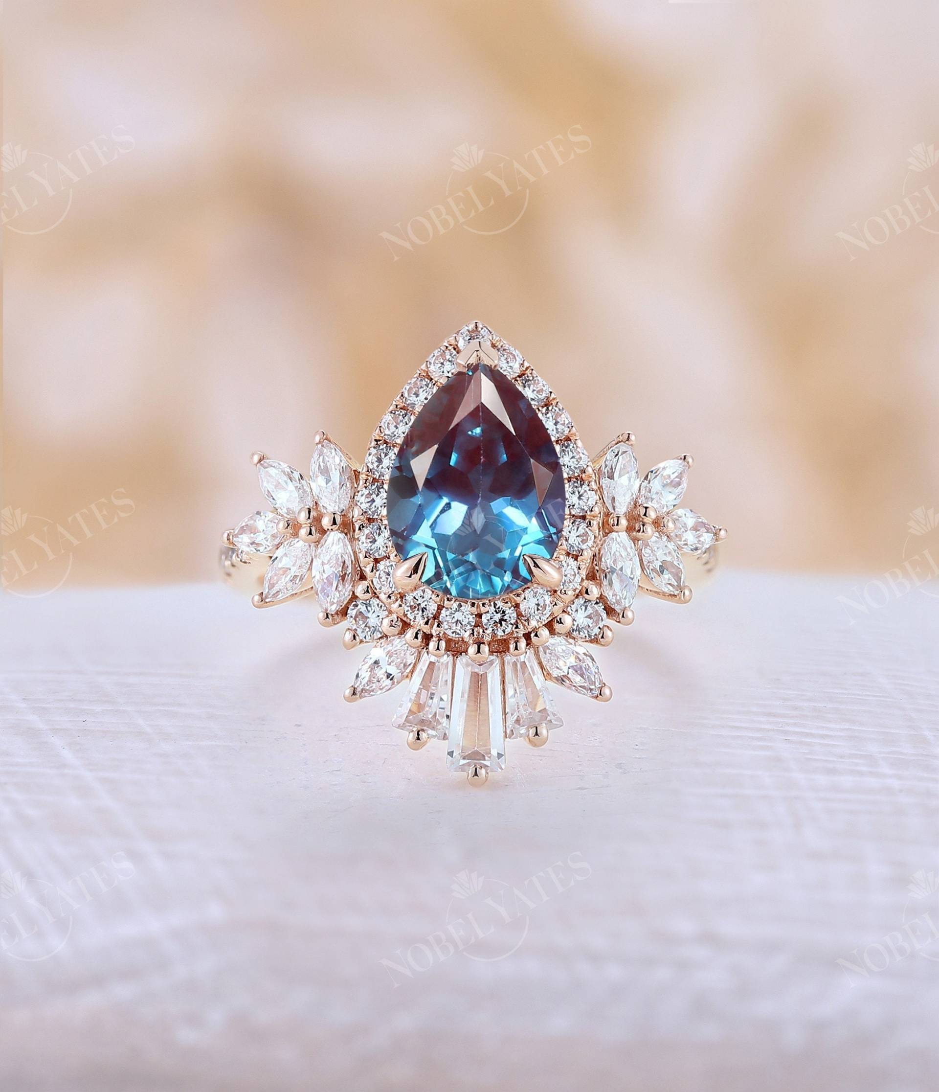 Vintage Alexandrit Verlobungsring Pear Cut Halo Ring Diamantring Zirkonia Baguette Roségoldring Brautring von NyFineJewelry