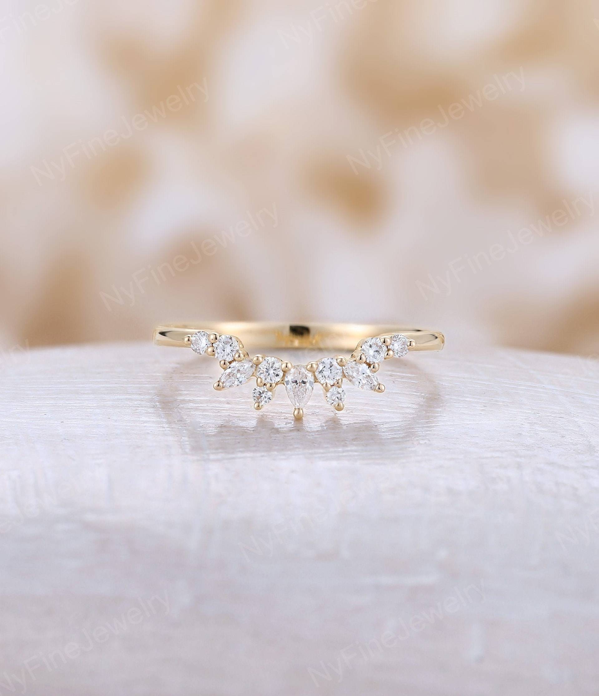 Vintage Diamant Gebogener Ehering Gelbgold Band Moissanite Art Deco Stapelring Brautring Versprechen Ring Jubiläum von NyFineJewelry