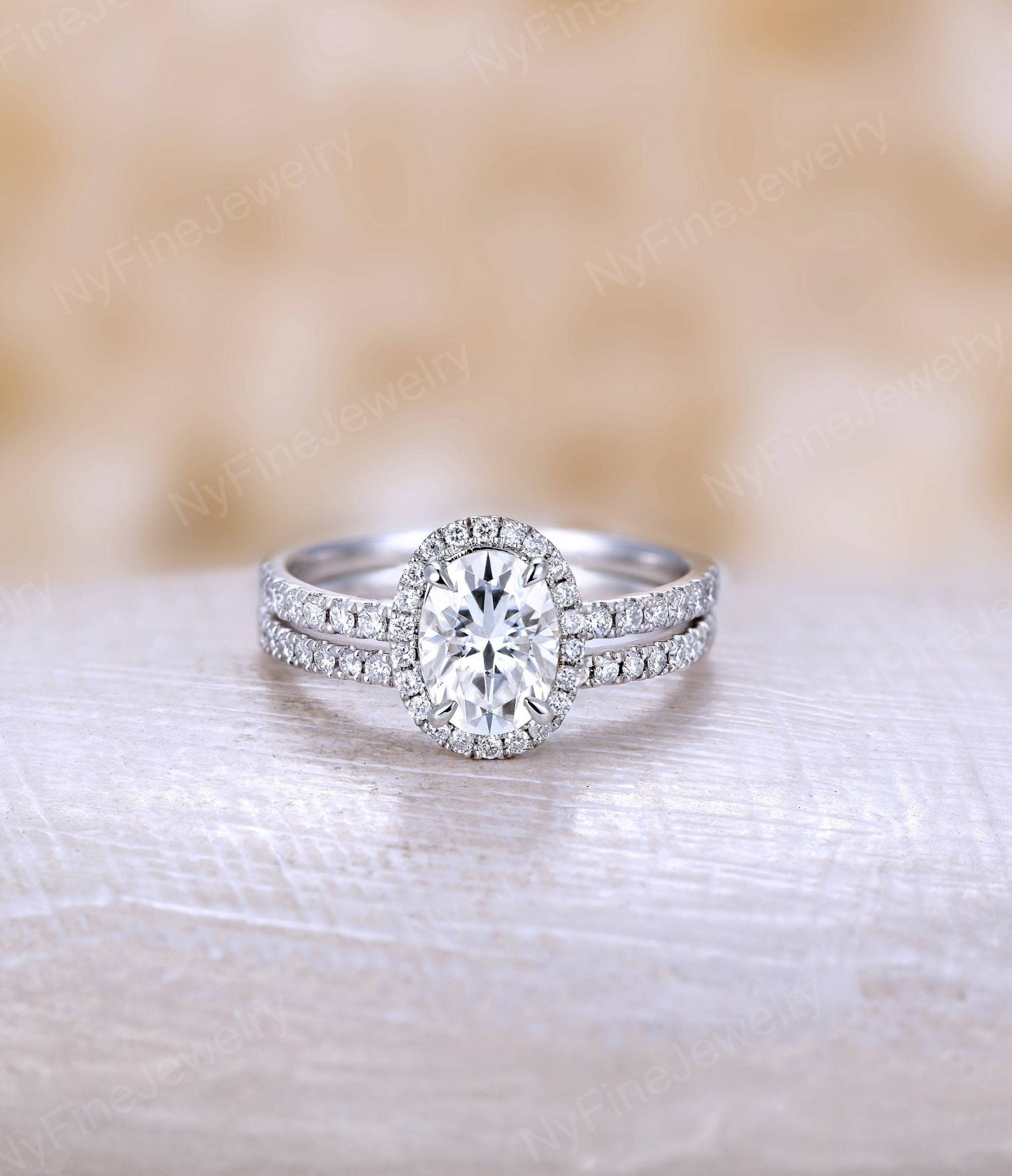 Vintage Forever One Moissanite Verlobungsring Set Oval Form Diamant Halo Braut Einzigartige Prong Halbe Ewigkeit Jubiläum Ring von NyFineJewelry