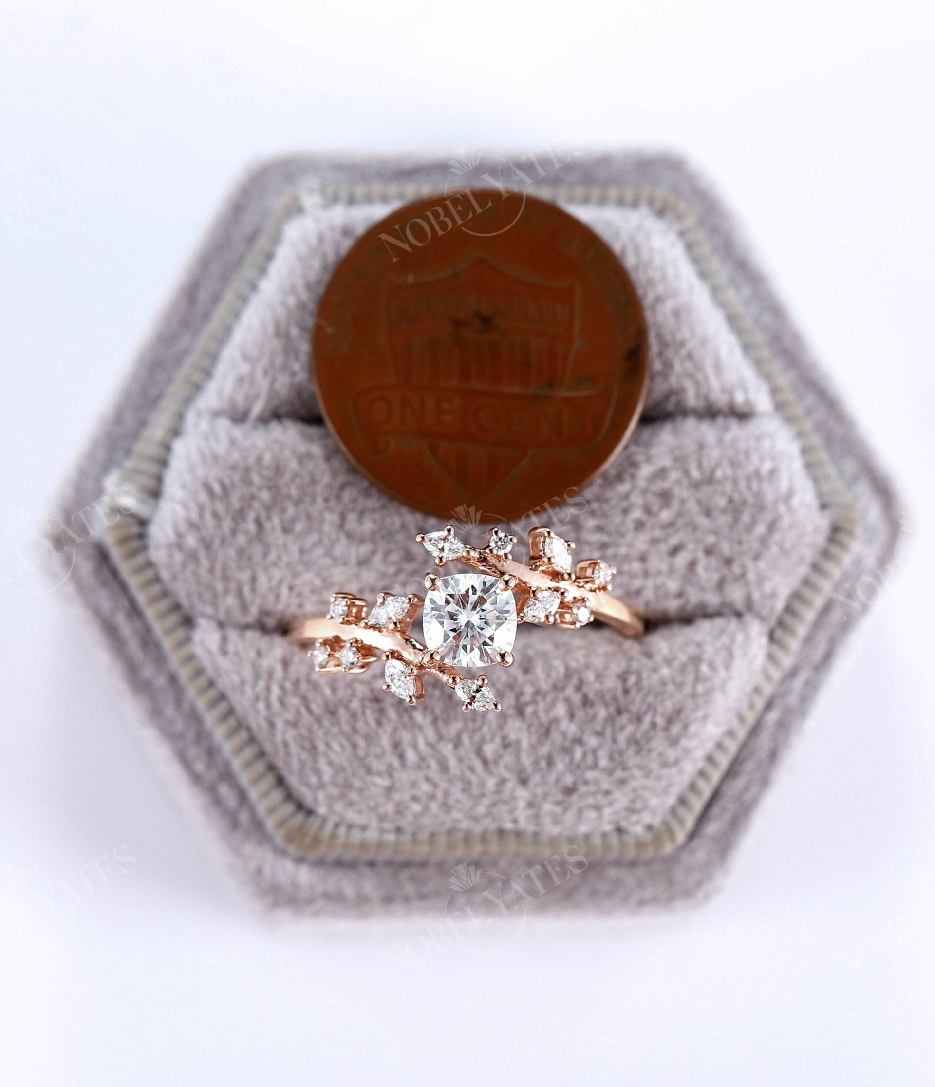 Vintage Kissen Moissanite Verlobungsring Rosévergoldetes Blatt Design-Ring Art-Deco-Design Diamant-Cluster-Hochzeitsring Jahrestagsring von NyFineJewelry