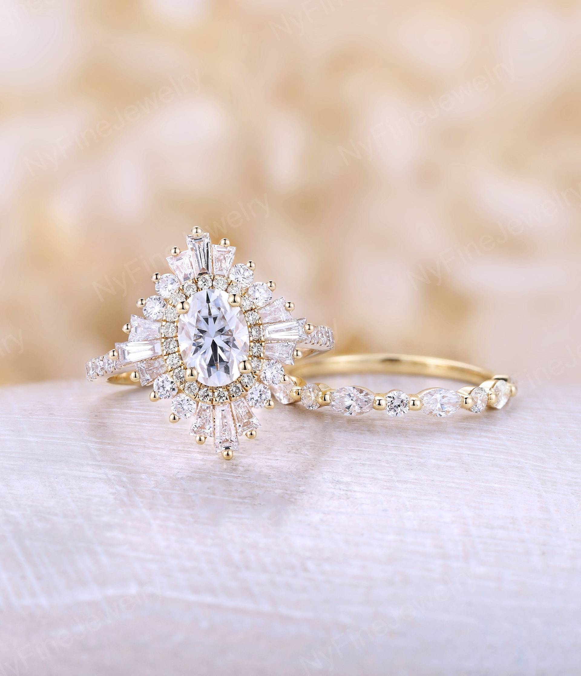 Vintage Moissanit Verlobungsring Set Art Deco Oval Gelb Gold Diamant Baguette Halo Ring Halbe Ewigkeit Gatsby Brautring von NyFineJewelry