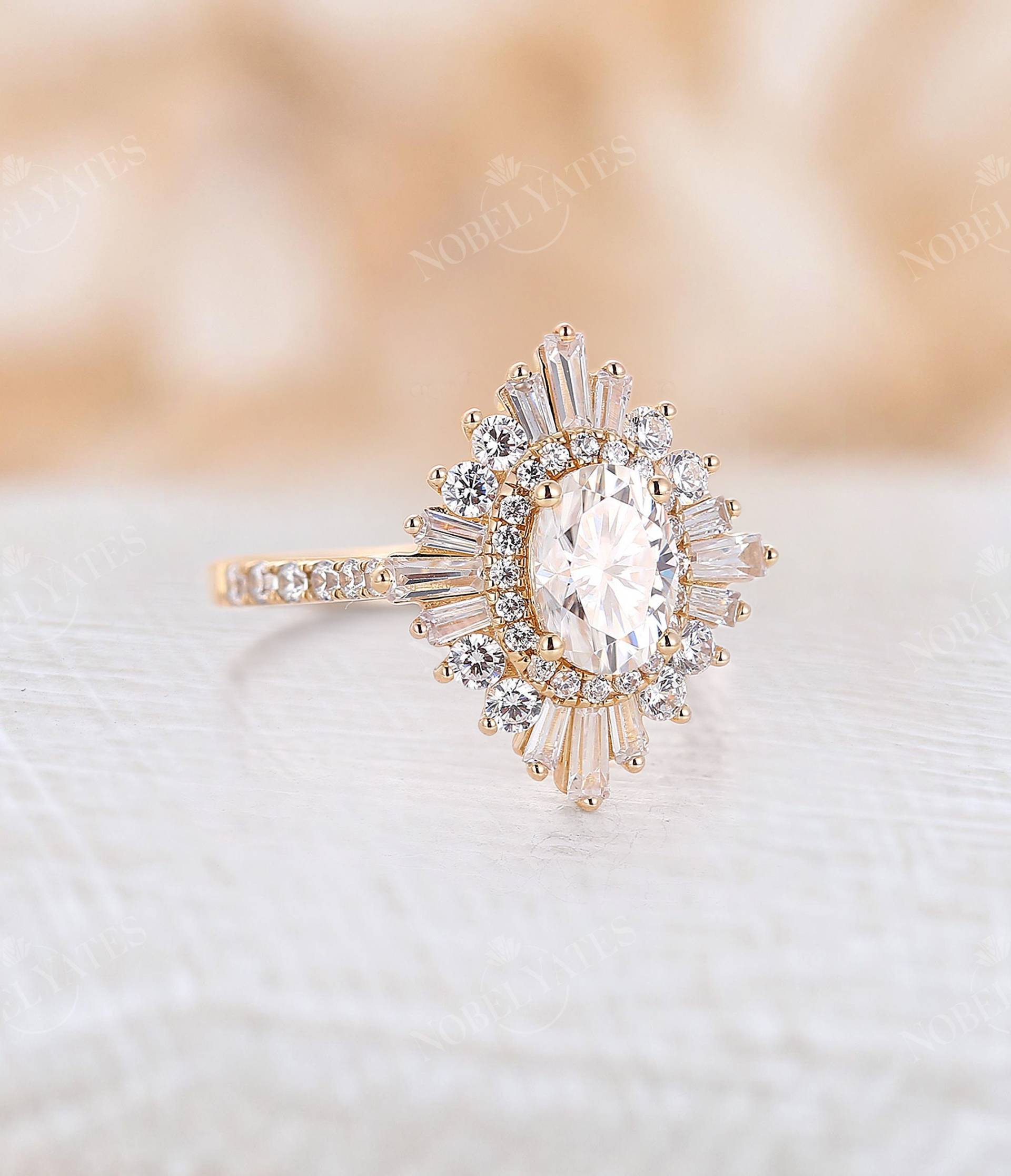 Vintage Moissanite Verlobungsring 14K Gelbgold Diamant Halo Ring Oval Art-Deco-Ring Hochzeit Halbe Ewigkeit Einzigartiger Jahrestag von NyFineJewelry