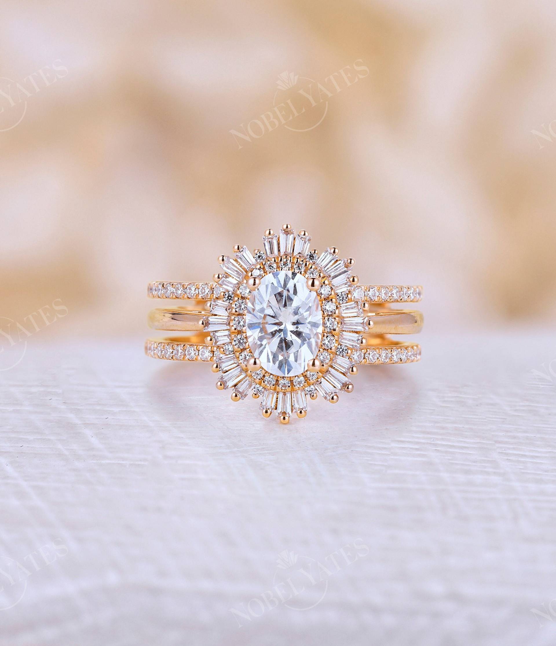 Vintage Moissanite Verlobungsring Set Art-Deco-Rosengold Drei Stück Halber Eternity Ring Einzigartige Naturdiamant Halo Braut von NyFineJewelry