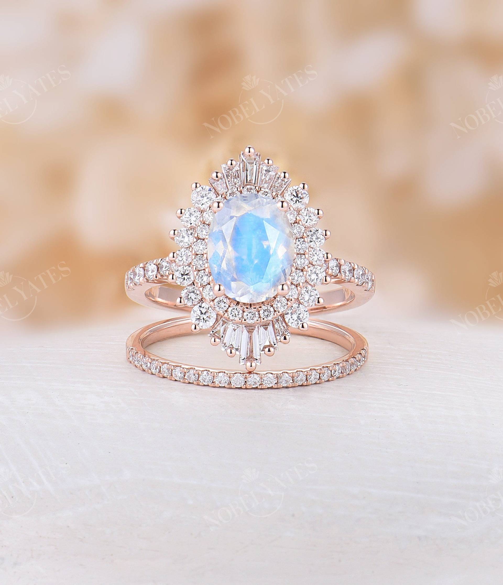 Vintage Mondstein Verlobungsring Set Ovale Form Roségoldring Halber Eternity Ring Art Deco Diamant Halo-Ring Passendes Band Braut-Set Vintage Mondstein Verlobungsring Set Ovale Form Roségoldring Halber Eternity Ring Art Deco Diamant Halo-Ring Passendes Band Braut-Set von NyFineJewelry