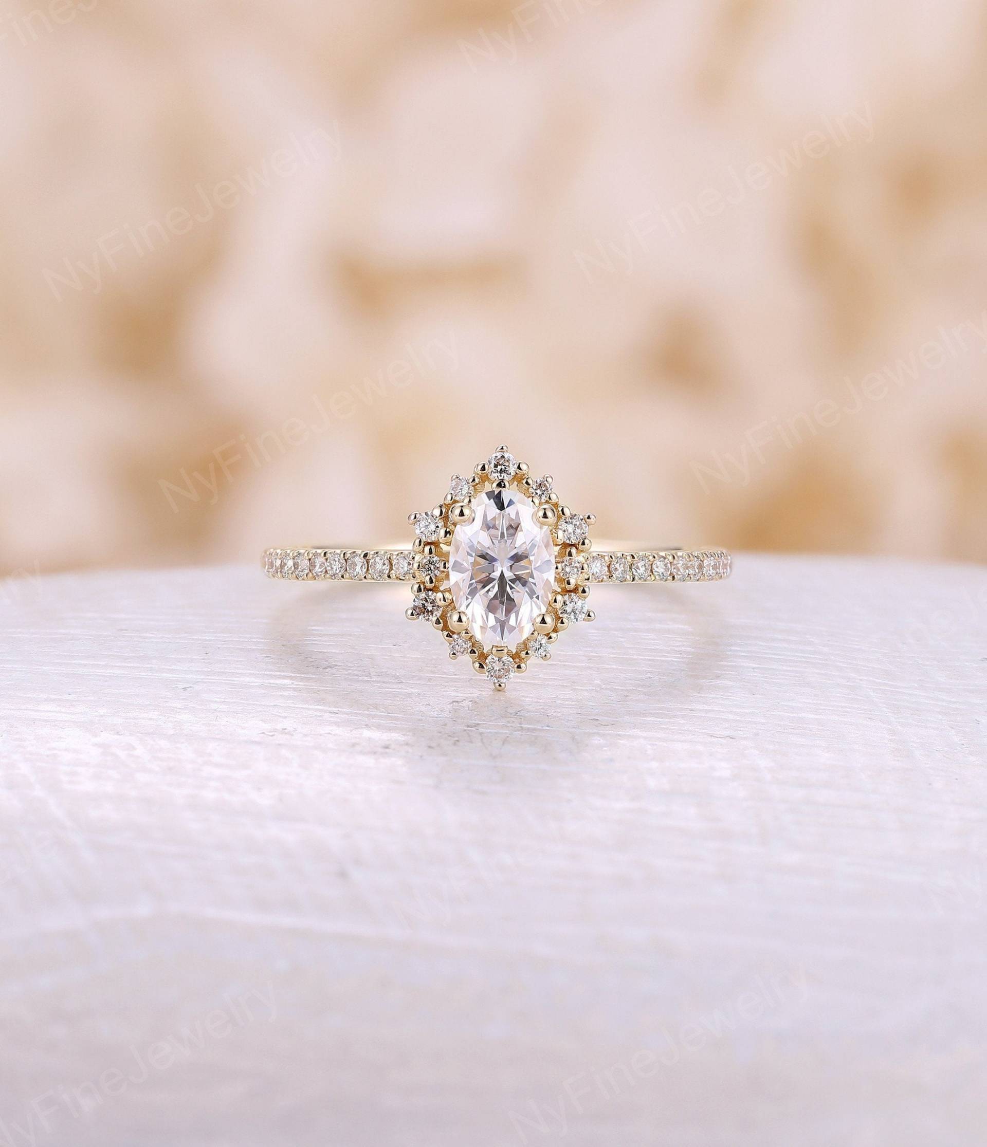 Vintage Oval Form Def Moissanit Verlobungsring Art Deco Diamant Halo Halber Eternity Ring Einzigartiger Brautring Jubiläum Versprechen Vintage Oval Form Def Moissanit Verlobungsring Art Deco Diamant Halo Halber Eternity Ring Einzigartiger Brautring Jubiläum Versprechen von NyFineJewelry