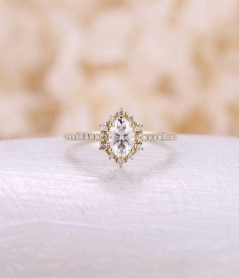 Vintage Oval Form Def Moissanit Verlobungsring Art Deco Diamant Halo Halber Eternity Ring Einzigartiger Brautring Jubiläum Versprechen von NyFineJewelry