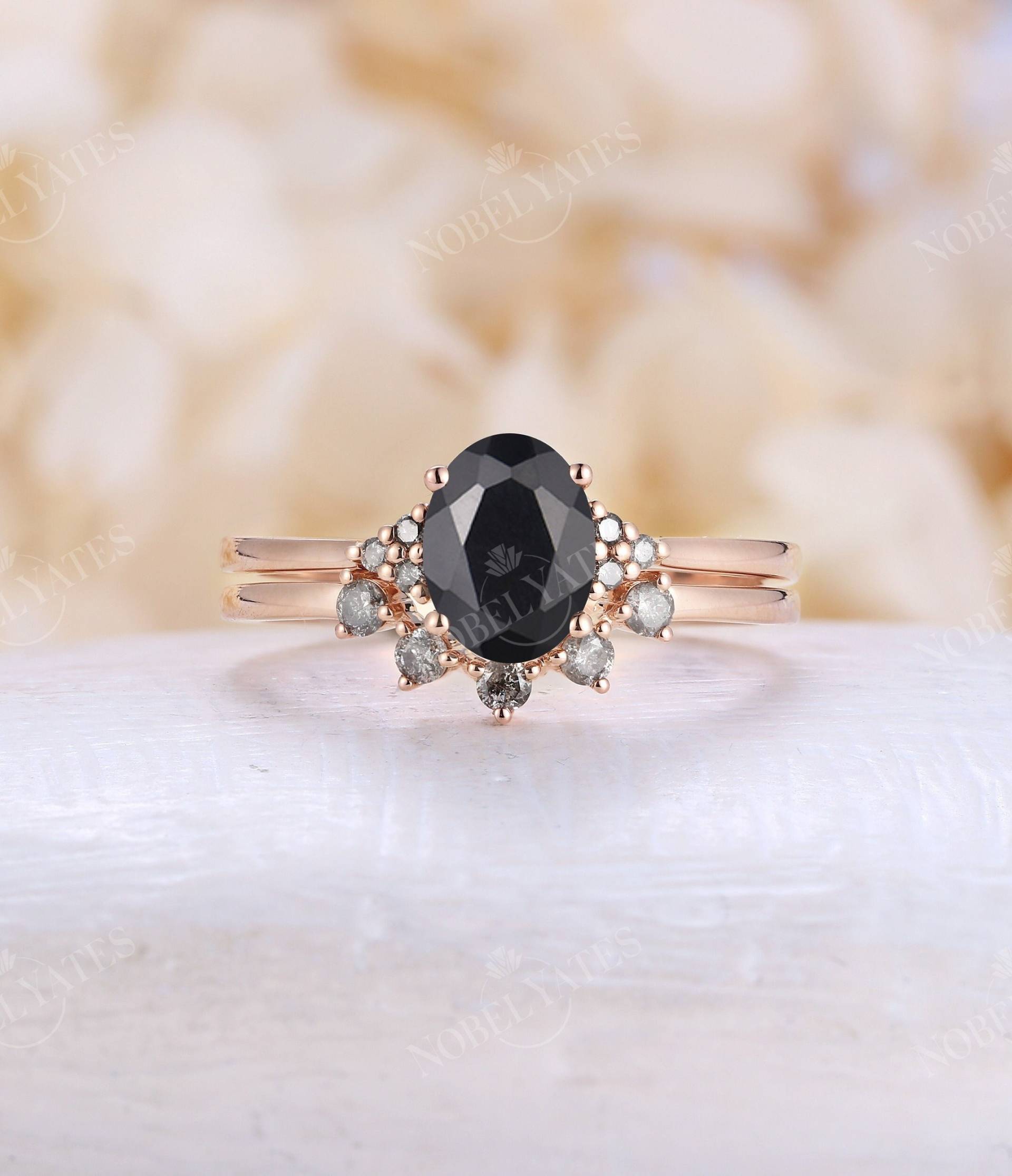 Vintage Oval Schwarzer Onyx Verlobungsring Set Roségold Band Art-Deco Salz Und Pfeffer Diamant Cluster Hochzeit Antique Brautjubiläum von NyFineJewelry