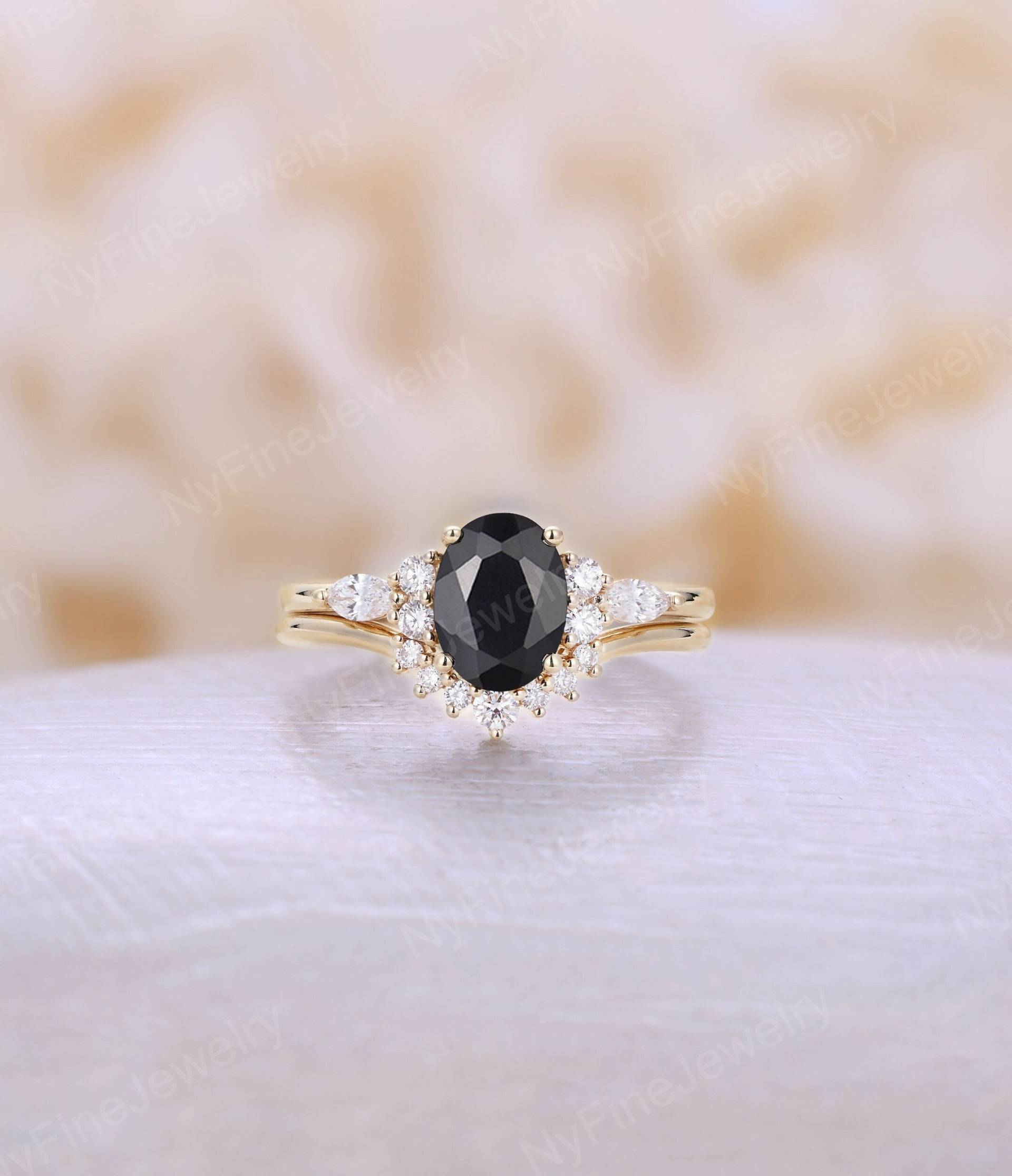 Vintage Schwarze Onyx Verlobungsring Set Gelbgold Ovale Cluster Diamant Ring Antik Gebogen Stapeln Braut Versprechen Jahrestag von NyFineJewelry