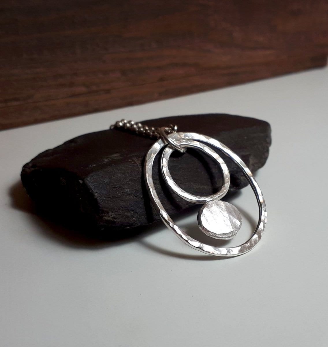 Handgemachter Kreis Anhänger Aus 925Er Silber Handgemachter Kreis Anhänger Aus 925Er Silber von NyakiPunkJewellery