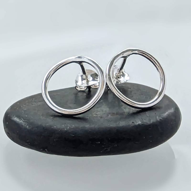 Recycelte Sterlingsilber-Ohrstecker Retikulierte Textur Recycelte Sterlingsilber-Ohrstecker Retikulierte Textur von NyakiPunkJewellery