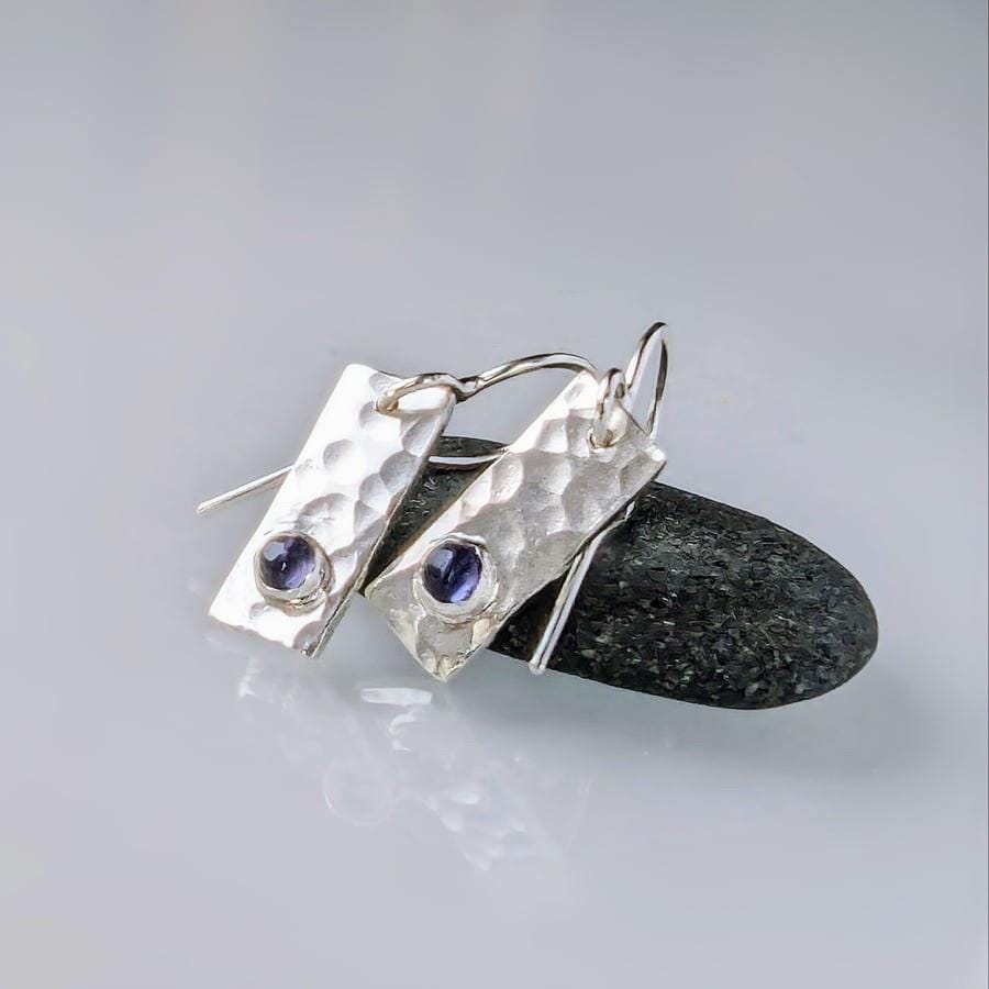 Recycled Sterling Silber Iolith Tropfen Ohrringe Recycled Sterling Silber Iolith Tropfen Ohrringe von NyakiPunkJewellery