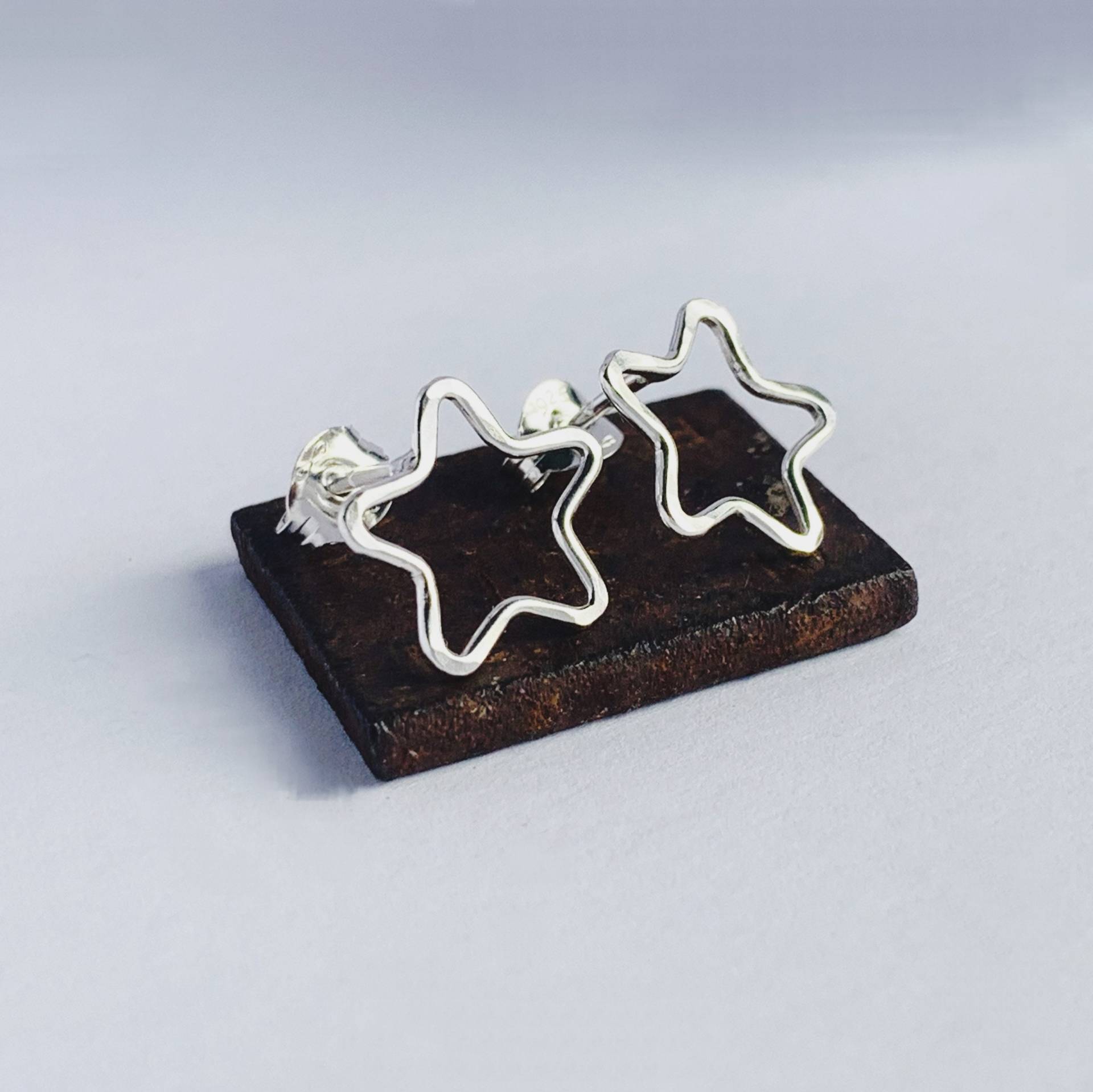 Gehämmerte Sterling Silber Stern Ohrstecker Handgefertigt 10 Mm Gehämmerte Sterling Silber Stern Ohrstecker Handgefertigt 10 Mm von NyakiPunkJewellery