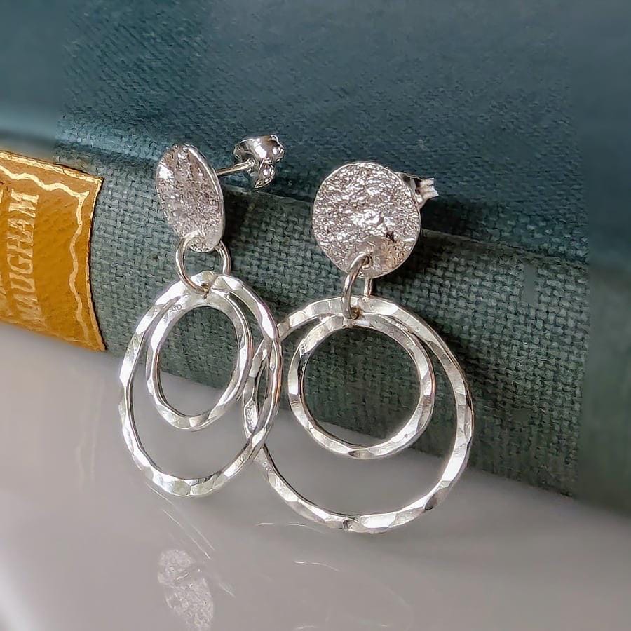 sterling Silber Hoop Ohrstecker Gehämmertes Retikuliertes Design sterling Silber Hoop Ohrstecker Gehämmertes Retikuliertes Design von NyakiPunkJewellery