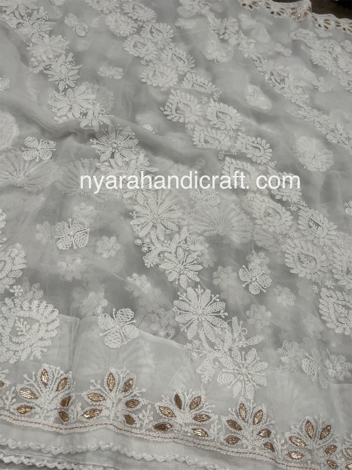 Chikankari White Saree Mit Gota Patti Auf Georgette/Herbst Und Petticoat Inklusive Hand Bestickt Kostenloser Versand in Den Usa von NyaraHandicraft