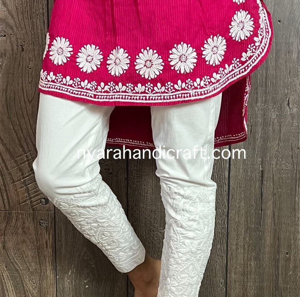 Lucknow Chikankari Dehnbare Baumwollhose/Knöchellang Handbestickt Lucknow Chikankari Dehnbare Baumwollhose/Knöchellang Handbestickt von NyaraHandicraft