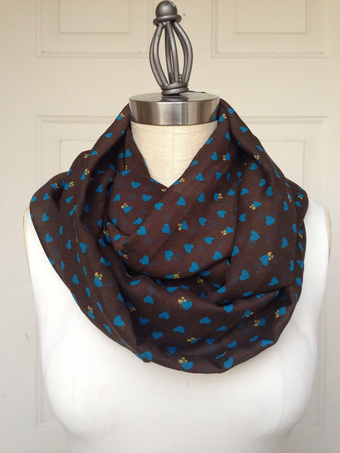 Breite Infinity Schal - Chiffon Braunen Und Blauen Herzen Breite Infinity Schal - Chiffon Braunen Und Blauen Herzen von NydiaFierroDesigns