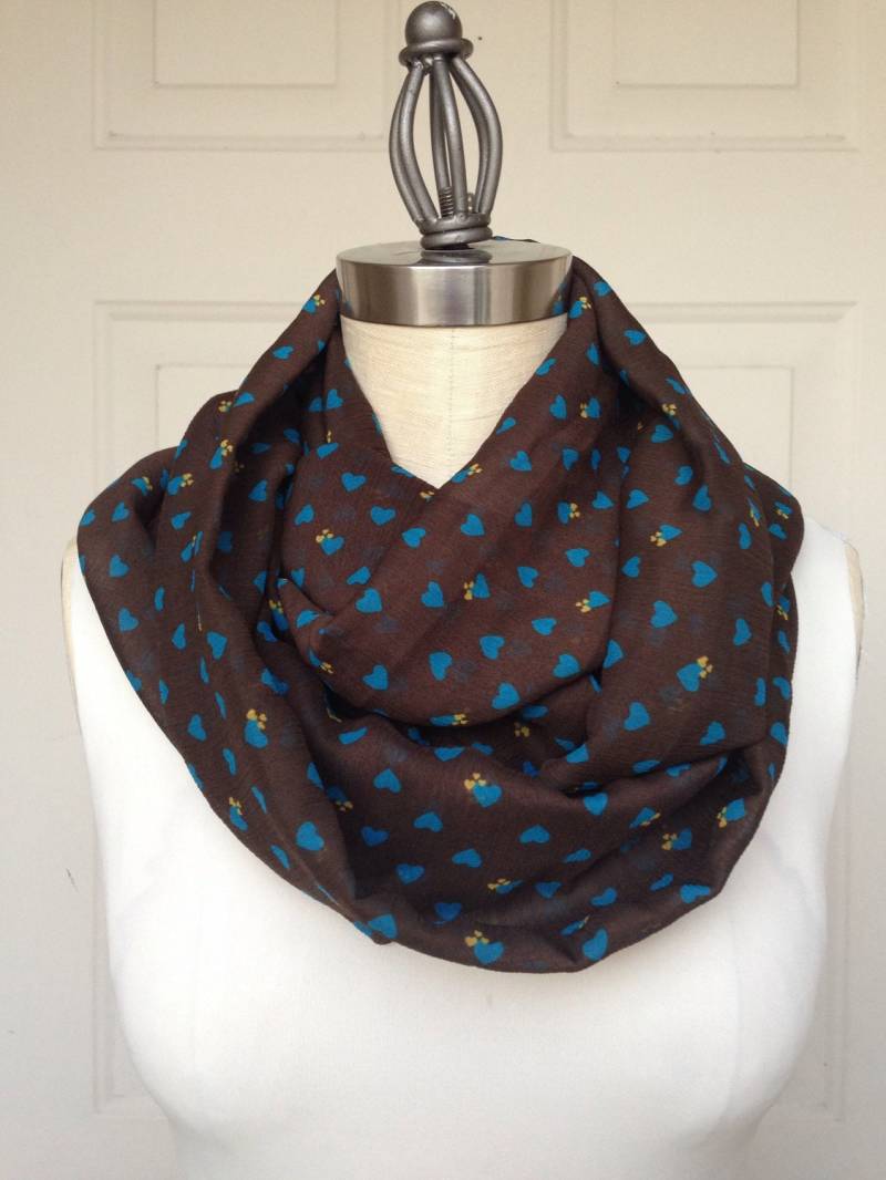Breite Infinity Schal - Chiffon Braunen Und Blauen Herzen von NydiaFierroDesigns