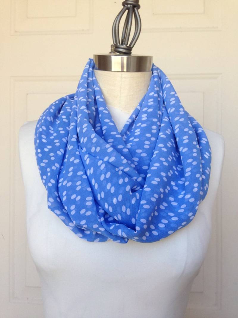 Breiter Infinity Schal - Chiffon Weiß Und Hellblau Polka Dots Breiter Infinity Schal - Chiffon Weiß Und Hellblau Polka Dots von NydiaFierroDesigns