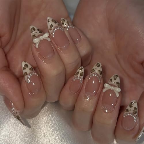 Nymora 24 Stück Press on Nails Französische Spitze Aufklebnägel Weißes Leopard Design Mandelförmig mit Jelly Gel Tragen Set - Fake Nägel für Frauen Mädchen Nymora 24 Stück Press on Nails Französische Spitze Aufklebnägel Weißes Leopard Design Mandelförmig mit Jelly Gel Tragen Set - Fake Nägel für Frauen Mädchen von Nymora