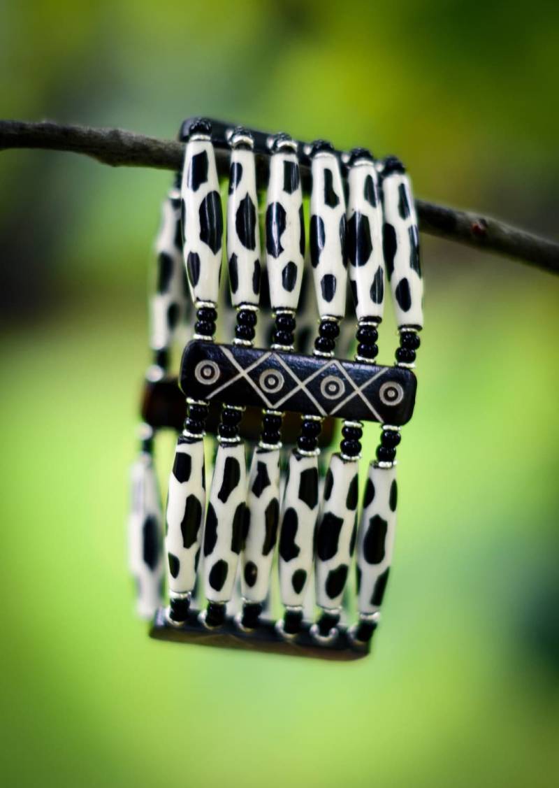 Animal Print Perlenarmband Handgefertigt in Kenia von NyoraBeadsInc