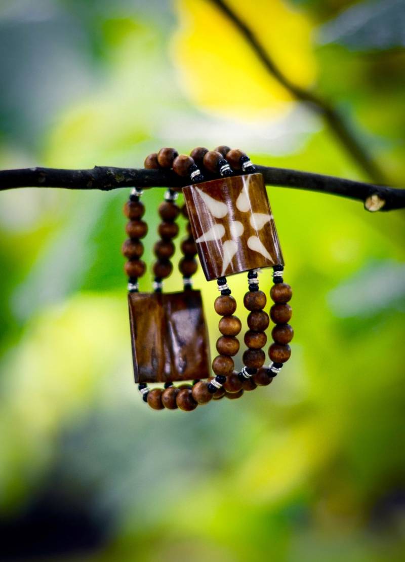 Perlenblumenarmband Handgefertigt in Kenia von NyoraBeadsInc