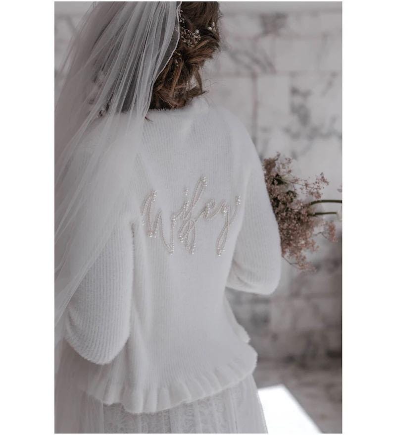 Wifey Cardigan Mit Perlen I Wedding Jacket Jacke Braut Jga Hochzeit Wifey Cardigan Mit Perlen I Wedding Jacket Jacke Braut Jga Hochzeit von NysaLetterlove