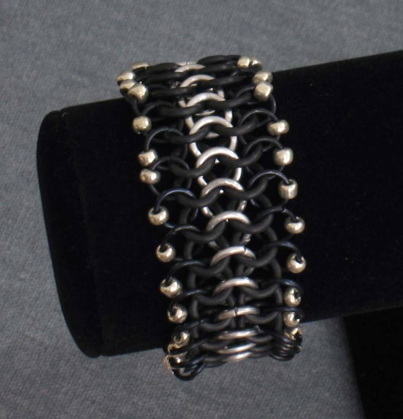 Personalisiertes Chainmaille Armband in Silber, Kupfer Oder Schwarz Personalisiertes Chainmaille Armband in Silber, Kupfer Oder Schwarz von NyteSpryte