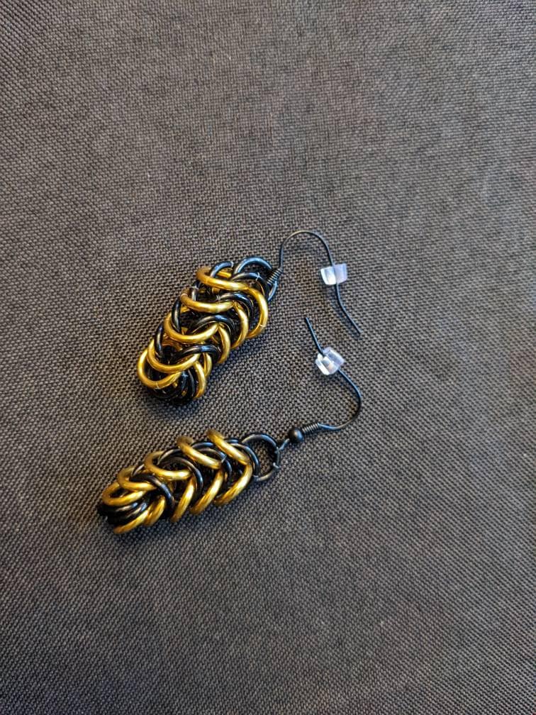 Box Weave Ohrringe Schwarz Und Gold von NyteSpryte