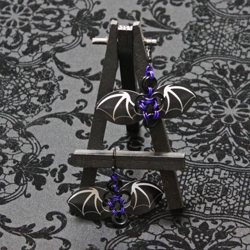 Fledermaus-Skala-Ohrringe in Lila Und Schwarz von NyteSpryte