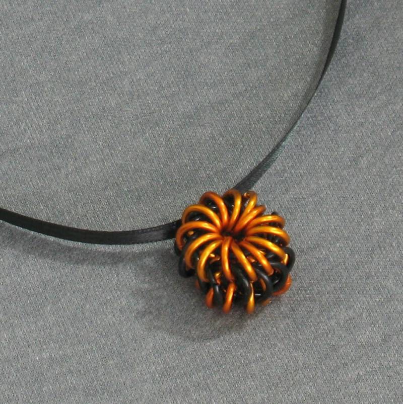 Halloween Whirlybird Halskette von NyteSpryte