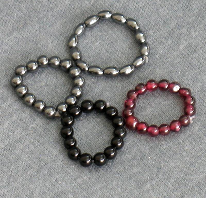 Individueller Stretch Stein Perlen Ring von NyteSpryte