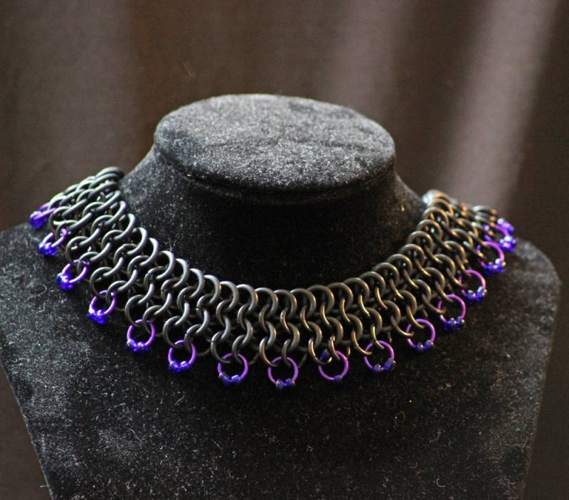 Schwarz Und Blau Perlen Kettenhemd von NyteSpryte