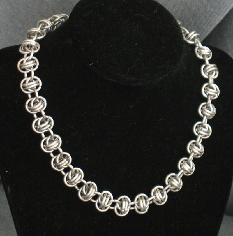 Tonnengesponnene Halskette von NyteSpryte