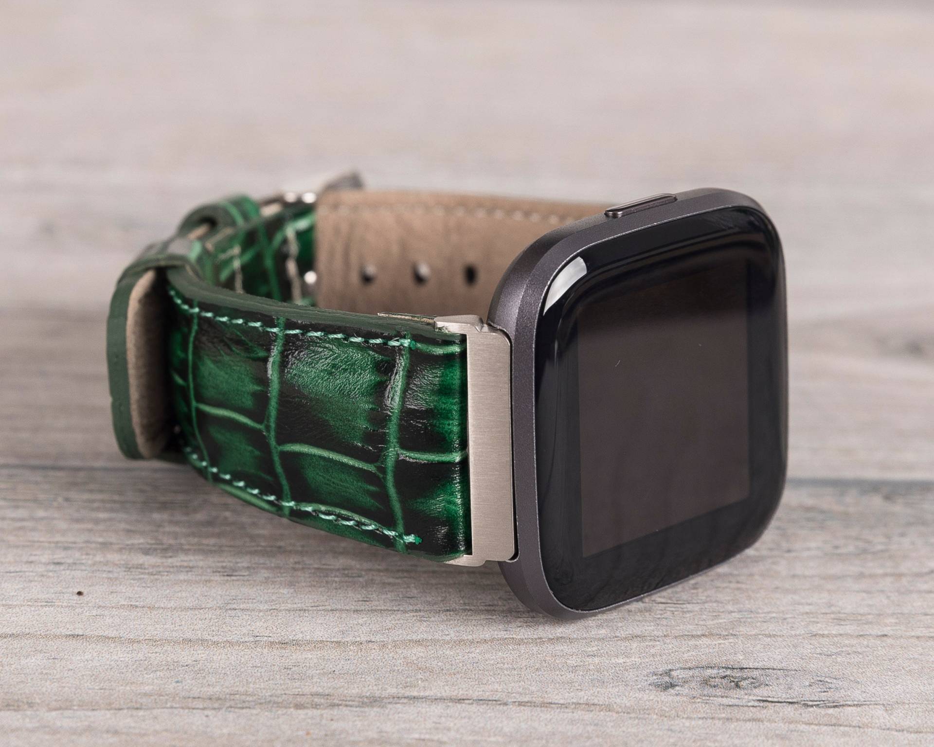 Grünes Kroko Muster Leder Fitbit Uhrenarmband, Versa 1-4-Lite-Sense/Sense 2 Grünes Kroko Muster Leder Fitbit Uhrenarmband, Versa 1-4-Lite-Sense/Sense 2 von AureoLeather