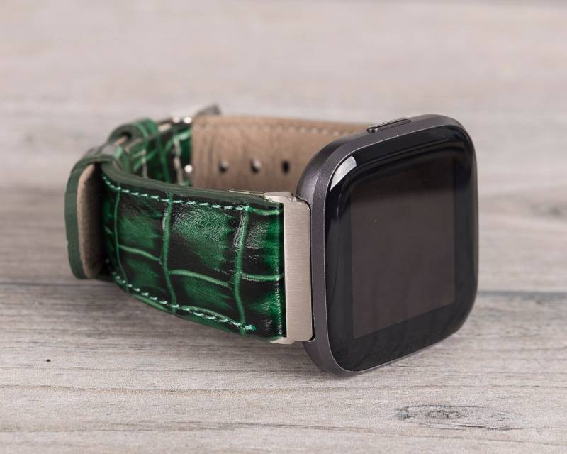 Grünes Kroko Muster Leder Fitbit Uhrenarmband, Versa 1-4-Lite-Sense/Sense 2 von AureoLeather