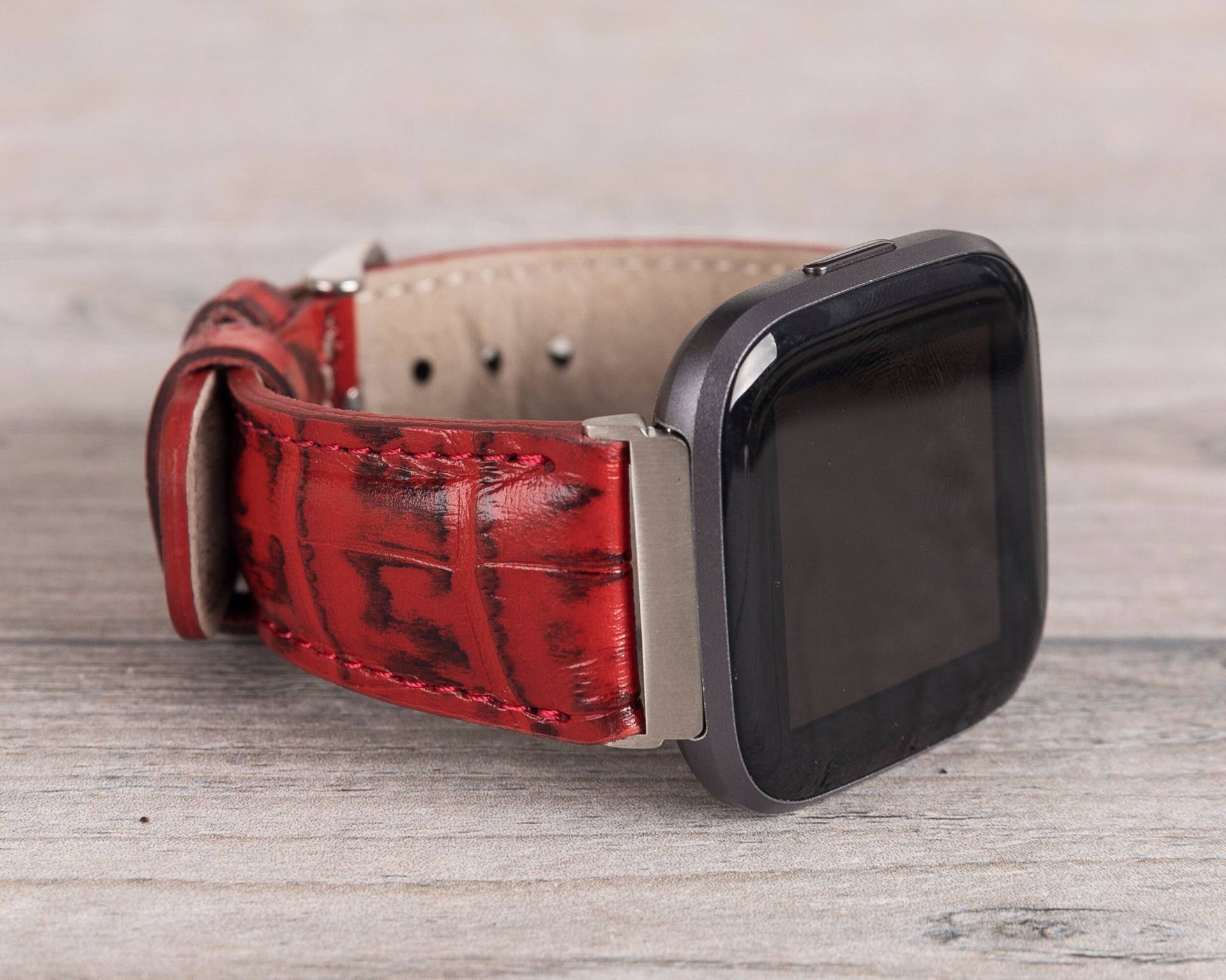 Rot Kroko Muster Leder Fitbit Uhrenarmband, Versa 1-2-3-4-Lite-Sense-Sense 2 Rot Kroko Muster Leder Fitbit Uhrenarmband, Versa 1-2-3-4-Lite-Sense-Sense 2 von AureoLeather