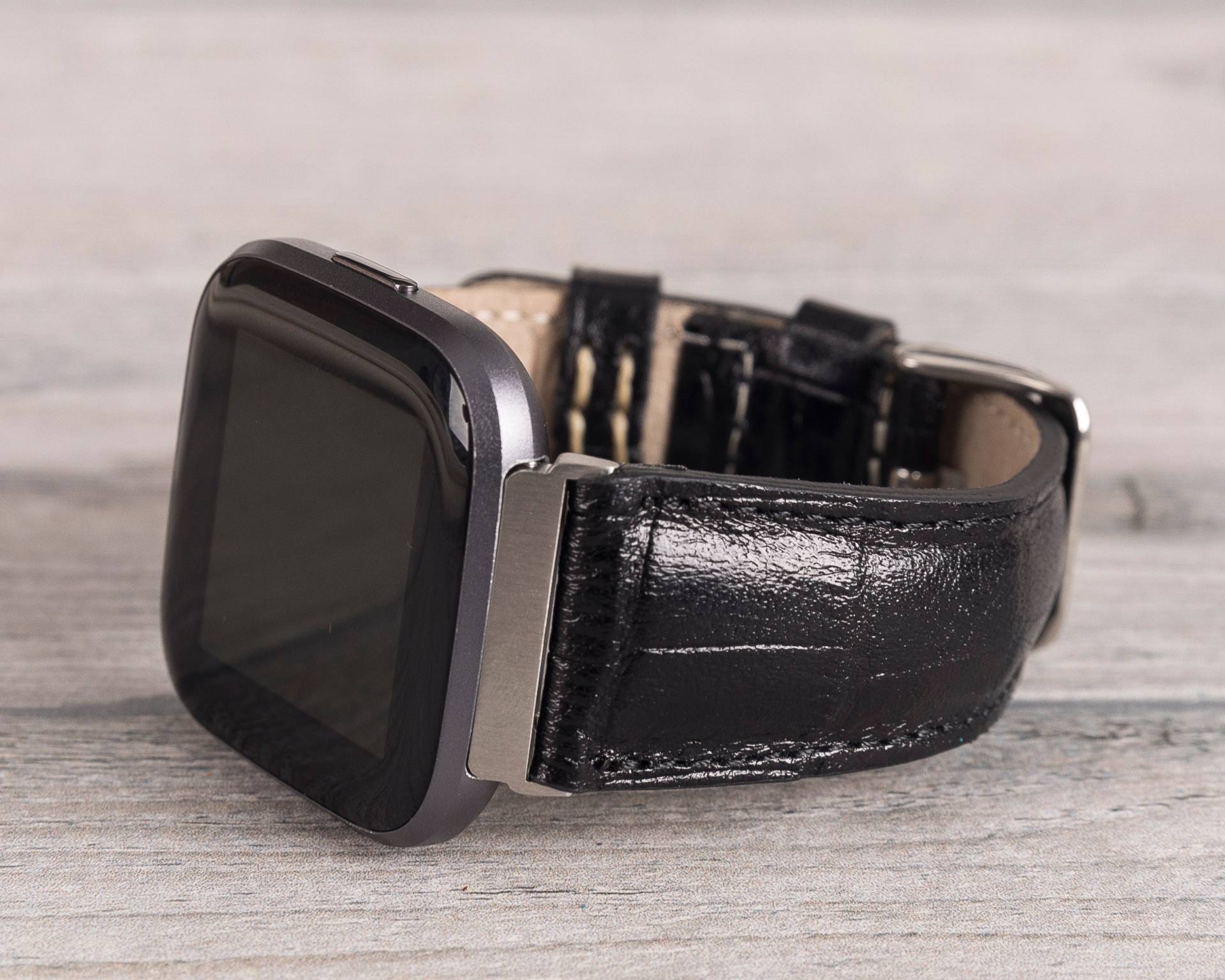 Schwarzes Lederarmband Für Fitbit Versa 1-4/Lite Sense 2 Schwarzes Lederarmband Für Fitbit Versa 1-4/Lite Sense 2 von AureoLeather